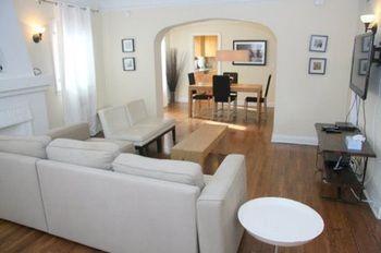 West Hollywood Vintage Vacation Apt. *