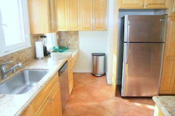 West Hollywood Vintage Vacation Apt.