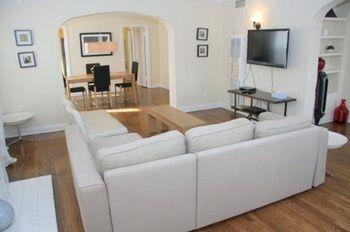 West Hollywood Vintage Vacation Apt.