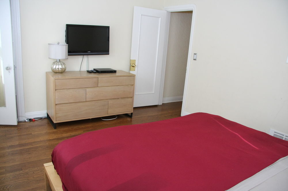 West Hollywood Vintage Vacation Apt. *