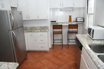 Apartment West Hollywood Vintage Vacation Apt. *