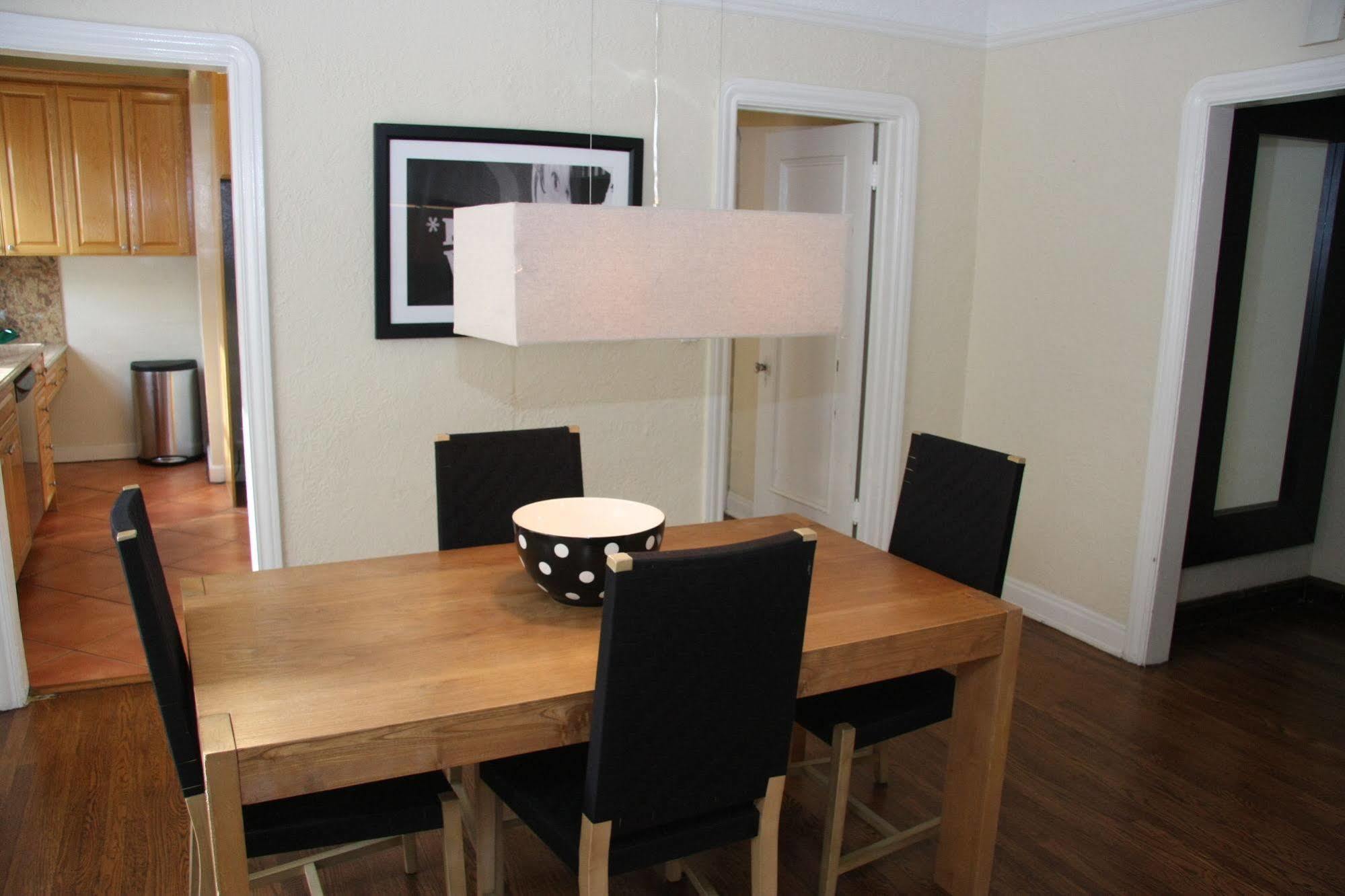 West Hollywood Vintage Vacation Apt. Los Angeles