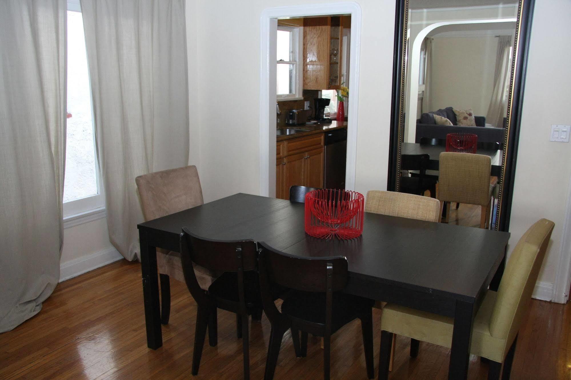 West Hollywood Vintage Vacation Apt. Apartment *