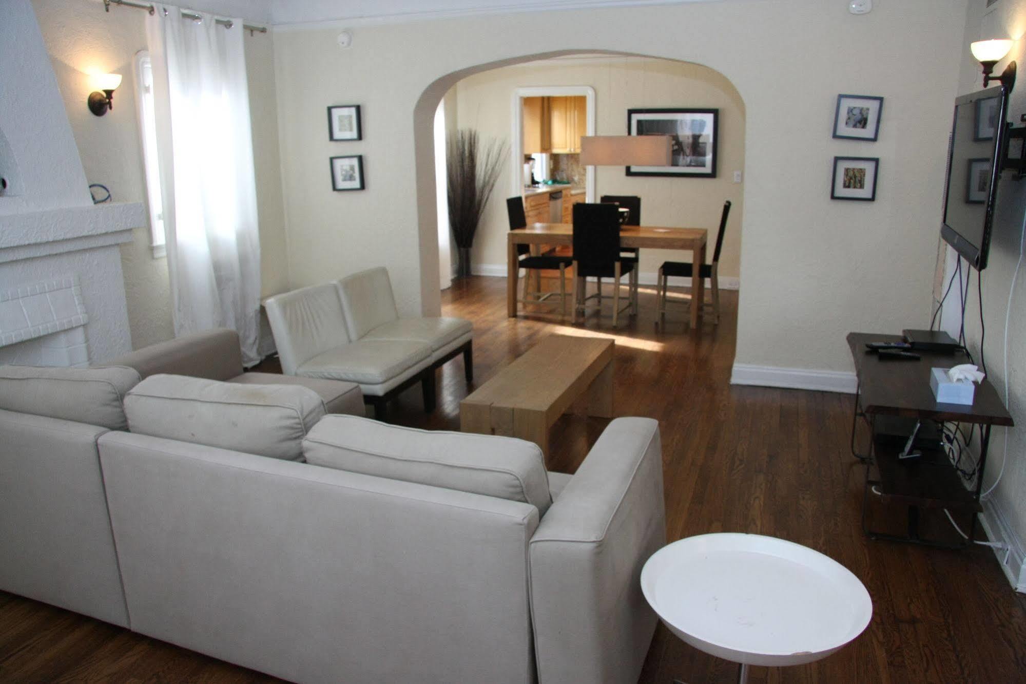 West Hollywood Vintage Vacation Apt. Los Angeles