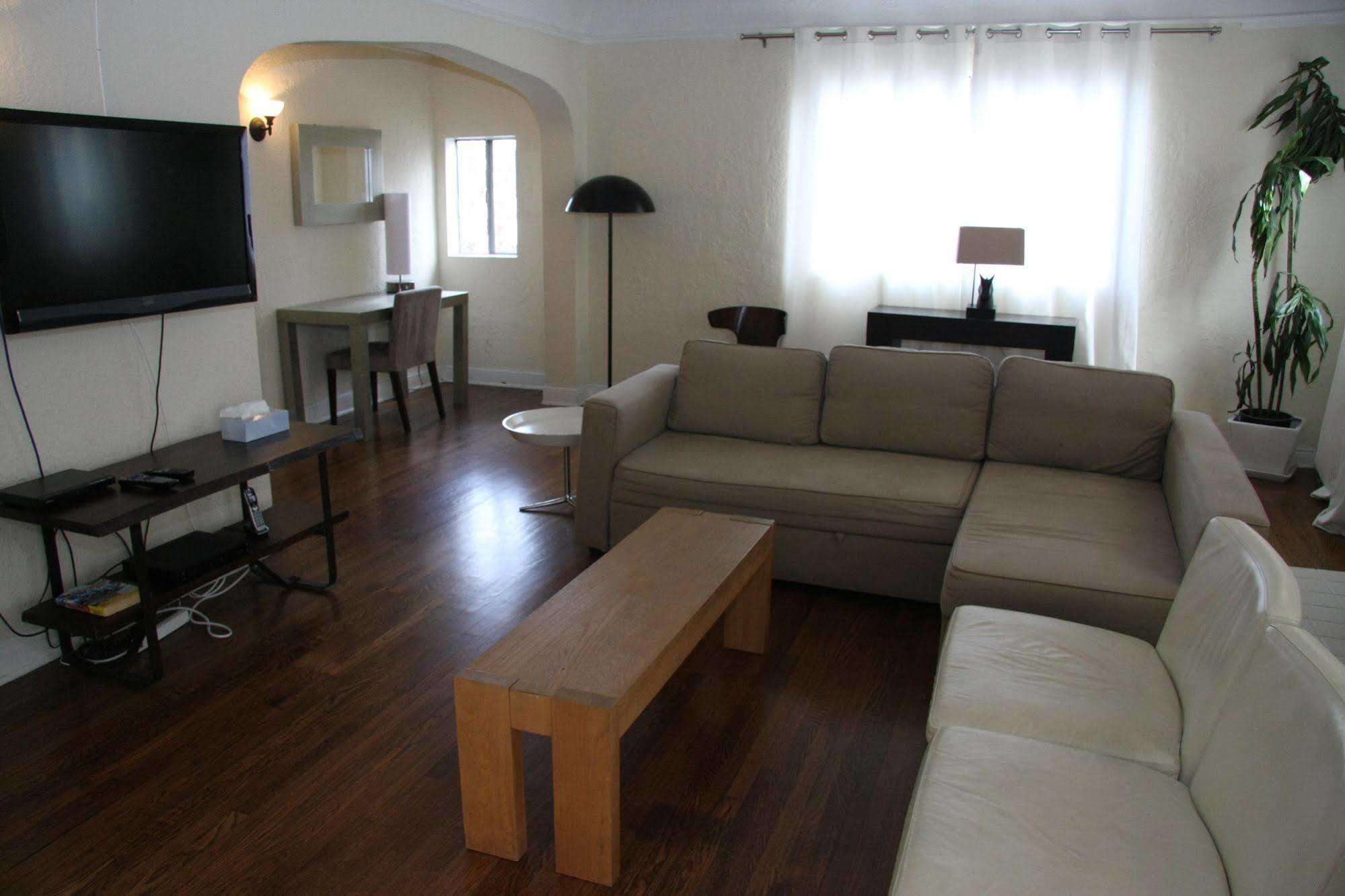 West Hollywood Vintage Vacation Apt. Apartment