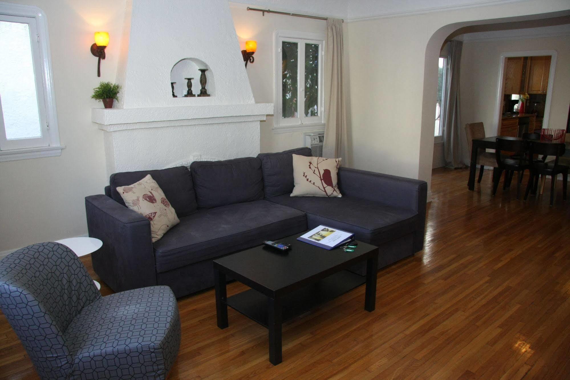 West Hollywood Vintage Vacation Apt.