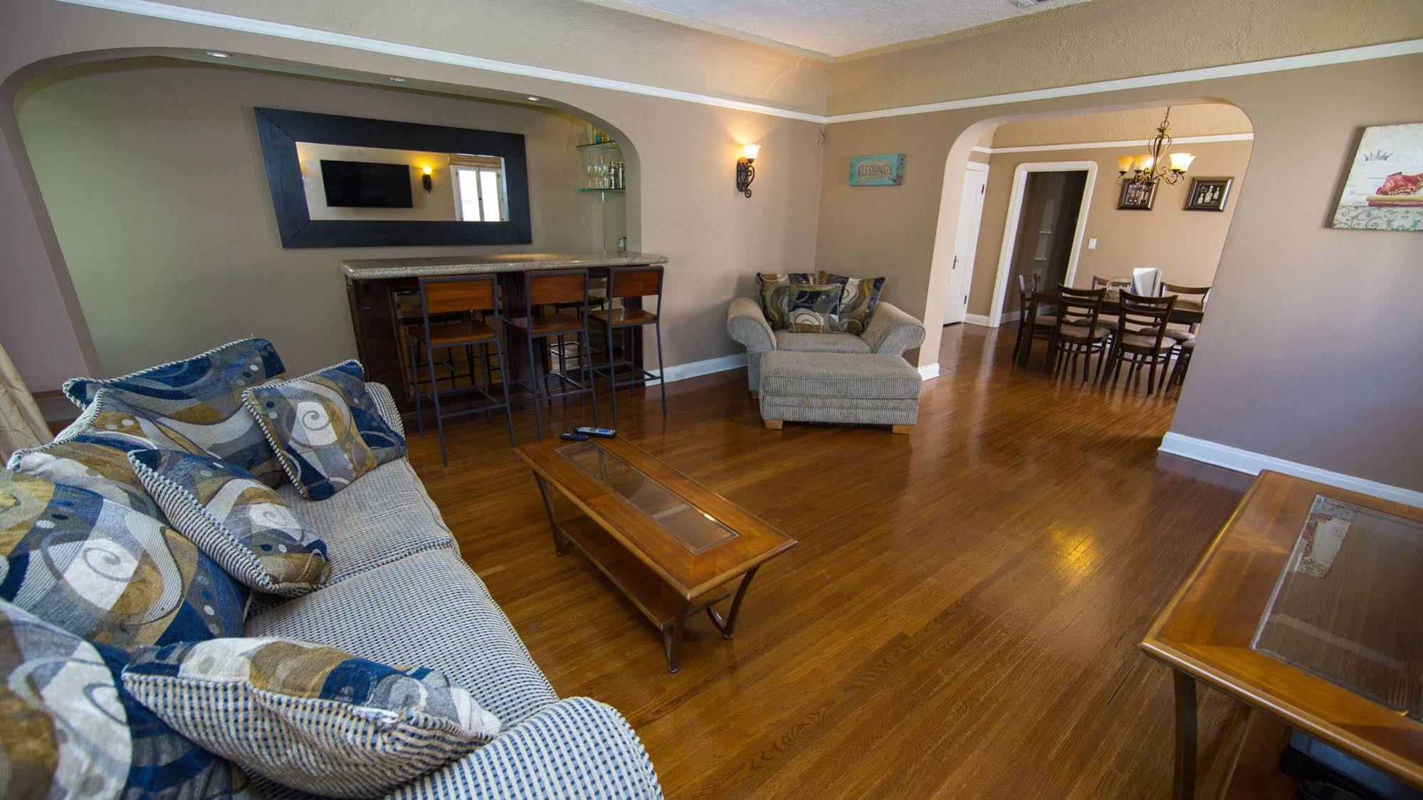 West Hollywood Vintage Vacation Apt. Apartment *