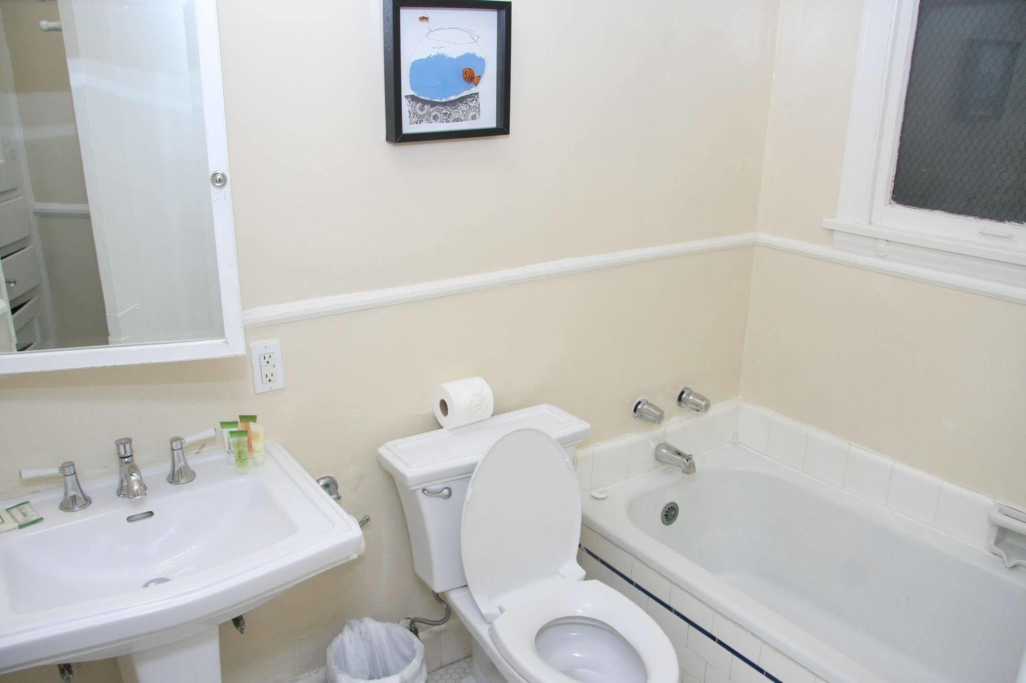 West Hollywood Vintage Vacation Apt. Los Angeles